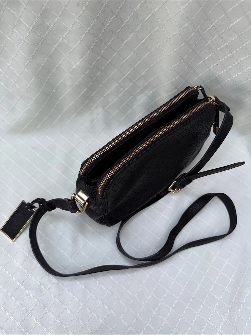 Vintage Vince Camuto Classic Black Pebbled Leather Crossbody Bag/Gold Hardware